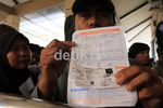 Ratusan Orang Antre Tiket Mudik di Senen