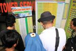 Ratusan Orang Antre Tiket Mudik di Senen