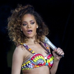 Berduka, Konser Rihanna di Swedia Berantakan