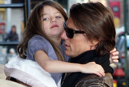 Tom Cruise Akan Berjuang Agar Suri Masuk Scientology