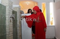 Dorce mengaku sangat senang dan bahagia bisa membantu orang banyak. Herianto Batubara/detikHot.