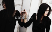 Wajah cantik Sabrina kerap menghiasi layar kaca melalui berbagai perannya di beberapa judul sinetron, salah satunya Perempuan Pembawa Berkah yang usai tayang akhir 2011 lalu.