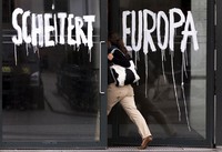 Krisis Euro berawal dari Yunani dan menyebar ke semua negara yang menggunakan mata uang euro ata yang kerap dikenal sebagai zona euro. (Reuters).
