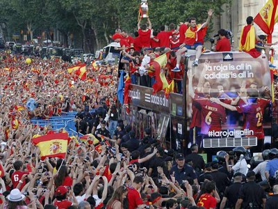 Piala Eropa Diarak, Spanyol Berpesta