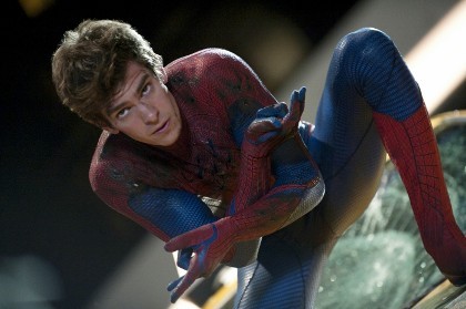 Andrew Garfield Tersiksa dengan Kostum Spider-Man