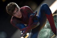 Spider-Man dengan topeng  yang terlepas. (Sony Pictures).