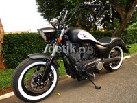 Tubuh yang berbalur warna hitam doft dengan aksen putih di tangki membuat kesan macho dan garang tersembur kuat. Syubhan Akib/detikOto.