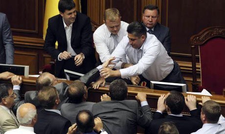 Lagi, Anggota Parlemen Ukraina Adu Jotos Saat Sidang