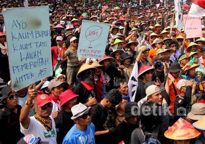 Ribuan Petani Tolak RPP Tembakau Disahkan