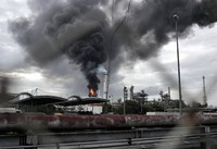 Ledakan ini terjadi pada salah satu kilang minyak milik perusahaan Bangchak Petroleum. Reuters/Stringer.
