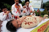 Pemakan daging monyet percaya dengan mengkonsumsi monyet mampu meningkatkan vitalitas bahkan menghilangkan impoten. Keyakinan ini belum terbukti secara ilmiah.