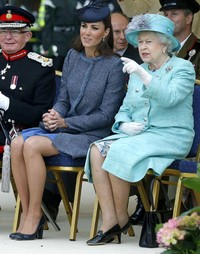 Kate dan Ratu Elizabeth tampak akrab. (Getty Images).