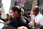 Penampilan Perdana Katie Holmes Pasca Gugat Cerai Tom