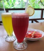 Asyiknya Santap Murmer Di Warung Taman!