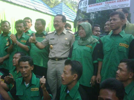 Foke Luncurkan Kopaja AC Ber-WiFi di Ragunan