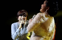 Kolaborasi beda genre dan zaman itu juga terjadi pada Vina Panuwinata dan Geisha.