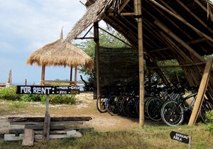 Menjelajah Gili Trawangan dengan Si Roda Dua