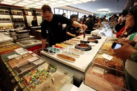 Ahli cokelat dari Belgia menjadi peracik di Magnum Cafe ini. Magnum Cafe ini berada di lantai 6 Grand Indonesia, Jl Thamrin.