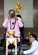 Hobi Memotret Sang Raja Bhumibol