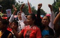Apabila tuntutan mereka tak dikabulkan mereka bersih keras akan menginap di depan Balai Kota Jakarta.