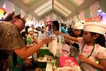 Anak-anak Kecil Ini Berjualan untuk Beramal