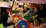 Anak-anak Kecil Ini Berjualan untuk Beramal