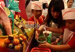 Anak-anak Kecil Ini Berjualan untuk Beramal
