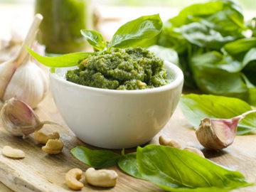 Pesto, Saus Pasta yang Hijau Lezat Semerbak