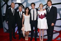 Rhys Ifans, Martin Sheen, Sally Field, Andrew Garfield, Emma Stone, dan Denis Leary menghadiri premiere The Amazing Spider-Man di Regency Village Theatre, Westwood, California pada 28 Juni 2012. Getty Images/Alberto E. Rodriguez.