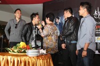 Meski menggawangi dua band sekaligus, bagi Uki band eks Peterpan tetap jadi prioritasnya. Herianto Batubara/detikHOT.