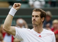 Melaju ke semifinal, Murray akan ditantang Jo-Wilfried Tsonga. Wakil Prancis itu pada pertandingan perempatfinal lainnya memetik kemenangan Philipp Kohlschreiber juga lewat pertarungan alot sepanjang empat set 7-6 (7-5), 4-6, 7-6 (7-3), dan 6-2. REUTERS/Stefan Wermuth.