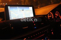 BMW Seri 3 dilengkapi dengan peta agar tidak nyasar di jalanan. Luthfi Andika/detikOto.