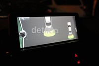 Sensor parkir yang muncul gambarnya di dashboard, memudahkan pengendara kala parkir. Luthfi Andika/detikOto.