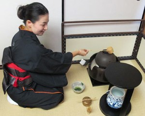 Menikmati Upacara Minum Teh Ala Bangsawan Jepang