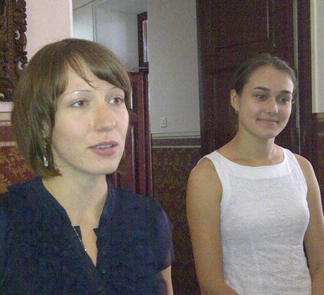 Halo.. Nama Saya Lisa, Saya Mariana dan Saya Marina