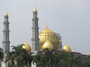 Rumah Tuhan yang Cantik di Masjid Kubah Emas