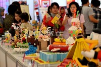 Roti tart dengan berbagai bentuk yang cantik dipajang dalam Fortune Baking Festival. (Angling AP/detikcom).