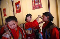 RRC memasukan wilayah Tibet sebagai bagian dari kekuasaan RRC pada tahun 50an. Agresi militer mewarnai penyatuan wilayah Tibet ke RRC. Reuters/Navesh Chitrakar.