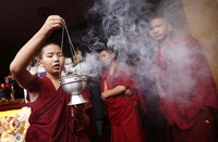 Saat ini Dalai Lama terus berkampanye ke berbagai negara dan mencari dukungan untuk kemerdekaan Tibet dari RRC. Reuters/Navesh Chitrakar.