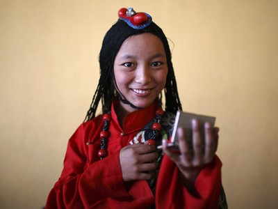 Warga Tibet Sambut 77 Tahun Dalai Lama
