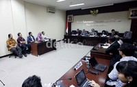 Selain itu, DKPP juga menemukan pelanggaran kode etik yang dilakukan oleh KPU DKI. Teradu terbukti melanggar tata kerja KPU provinsi dan kabupaten kota, sehingga melanggar kode etik pemilu tentang sumpah jabatan dan asas-asas profesionalisme dan akuntabilitas, tutur Jimly.