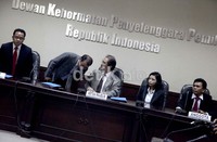 Atas temuan tersebut, DKPP memberi sanksi peringatan tertulis kepada Dahliah Umar selaku ketua KPU DKI. DKPP juga meminta KPU DKI segera mengambil langkah untuk menyelesaikan kisruh DPT.