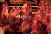 Untuk mengurangi kekurangan ini, Sarman mengusulkan untuk menambah kebutuhan daging sapi dengan mengimport.