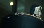 Keluarga Bupati Buol ke KPK Bawa Baju