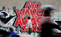 Pemilihan Gubernur DKI Jakarta tinggal hitungan hari. Warga diminta cerdas memilih, tidak hanya berdasarkan iklan, janji atau imbalan uang.