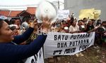 Bawa Panci, Pendukung Foke Berjoget