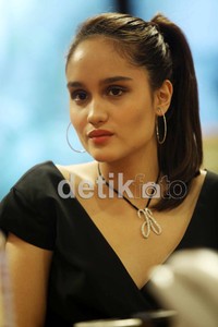 Selama tinggal di New York Cinta tak hanya disibukkan dengan urusan kuliah, ia pun mengikuti kelas akting untuk memperdalam kemampuannya dalam seni peran.