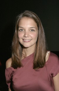 Katie tampil simple dengan make-up yang minim dalam screening Pieces of April di Archlight, Hollywood, California pada 1 Oktober 2003. Giulio Marcocchi/Getty Images.