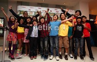 Wajah ceria sang sutradara, pemain, dan pengisi soundtrack yang memeriahkan Jendral Kancil The Movie saat pemutaran perdana pada Kamis (5/7/2012).