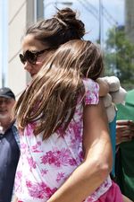 Gugat Cerai Tom Cruise, Katie Ajak Suri ke Museum
